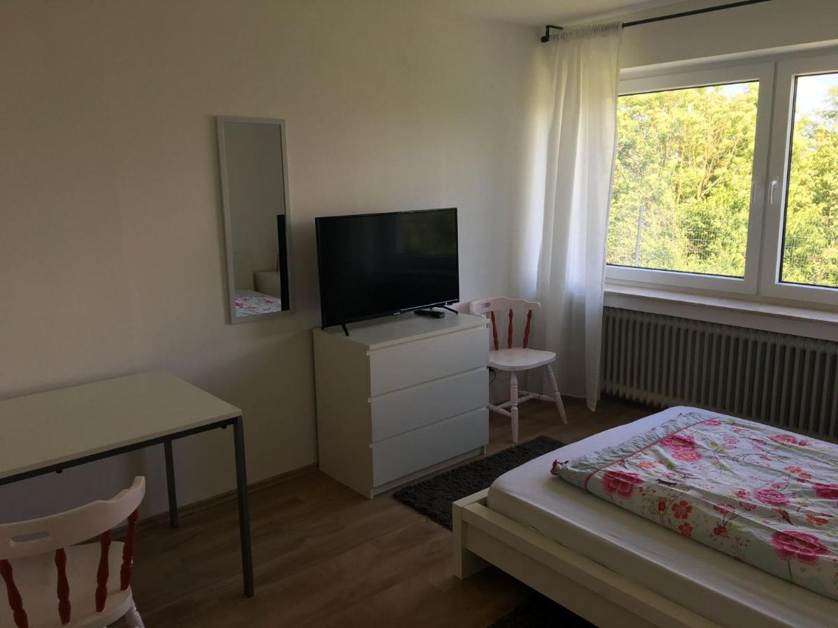 Mayen, Im Mohren, Privatzimmer Nr1, Waldrand, Nahe Nurburgring & Burg Eltz, Gemeinschaftsbad Exterior foto
